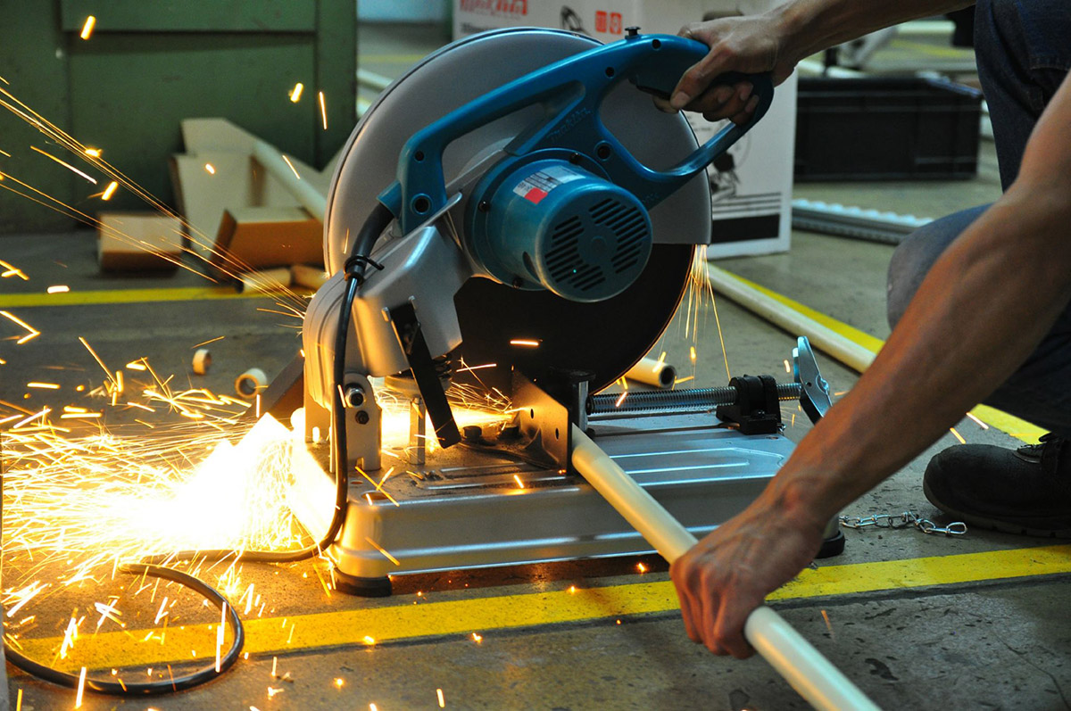petrol saw
